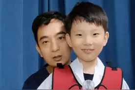 #开启硬核医学科普时代 儿童异物卡喉气道完全梗阻，演示海姆立克急救法全过程！麻烦朋友们关注@Dr.曹健锋 #海姆立克急救法 #家庭急救指南 #手把手教你家庭救护