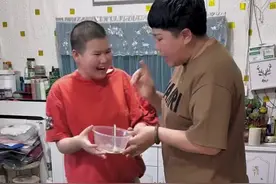 #记录生活 #日常分享 #家庭趣事 #记录残疾人的真实生活  这就是我养了18年的孩子 很多人看我视频会心疼会生气 但是我没有办法 我就这么一天一天睁一只眼闭一只眼的养了18年 对她的希望一点一点变成了失望 现在只能对付活一天是一天 这就是我的生活！ 视频封面