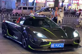 #超跑 长沙解放西偶遇第一顺开着价值半个亿北欧神车全碳柯尼塞格行走在解放西酒吧门口、燃爆全场、回头率百分百yyds、太帅了🤣#柯尼塞格#dou是好车视频封面