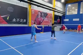 持续进攻，顽强防守，年轻人打球就应该有一股虎气！#逐光羽球人视频封面