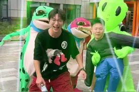 有人一起奋斗的感觉真好啊@纯水乐 #苏打气泡水 #沁爽带感活力拉满 #阳光男孩