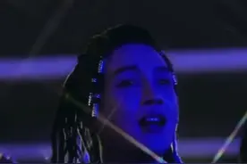 《住在心里的人》  太好🍃 “阿嬷说 大风大雨呀 咱就往家里跑 还差个汤 再炖炖就好 崽来歇歇脚 …”#住在心里的人 #新的一年如烟花灿烂 #新春 #新年 #新年快乐视频封面