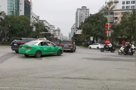 繁忙的凯里交通视频封面