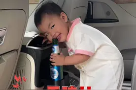 四胞胎来喽，叔叔阿姨们来看看我们在干嘛吧，今天抓拍到二宝在做“坏事”了😂😂#一龙三凤四胞胎#龙凤四胞胎#记录真实生活#人类幼崽 #90后带娃视频封面