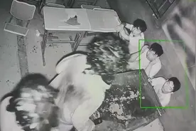 去鬼屋很害怕怎么办？当然是唱军歌！！