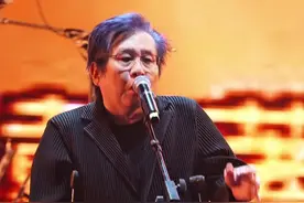 “平静的海面培养不出优秀的水手”                                                                                       #郑智化 #水手 #内容启发搜索 #音乐现场