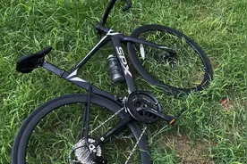 骑行新手和骑行老手的自行车停车方式，你占几个？#骑行 #公路车