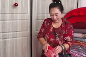 儿媳妇娶回家喜婆婆给新娘穿鞋，不是亲妈胜似亲妈，婆婆也是妈！#农村接亲风俗 #接亲趣事视频封面