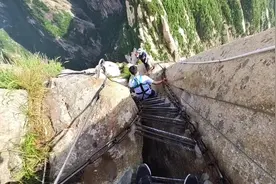 第一人称视角挑战华山四大险:长空栈道、鹞子翻身、苍龙岭和云梯.视频封面