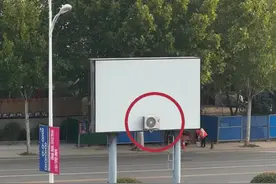 广告牌为什么要装空调？里面有人住吗？#不可思议 #奇闻逸事 #探秘