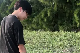 海边探索 在沙滩上发现很多洞洞，不是知道是什么来的，有老铁们抓过吗？#惠州双月湾 #户外赶海抓海鲜 #海边探索视频封面