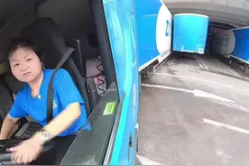 女司机驾驶长近20米的半挂车，在无倒车影像条件下，上演“极限”倒车入库（来源:@半挂丽姐 ）视频封面