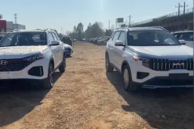 现代IX352.0L领先版VS起亚智跑2.0L精彩版实车展示 双车对比视频封面