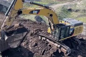 挖煤矿的卡特#创作灵感 #挖掘机 #煤矿视频封面