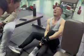 体会过在健身房被器械砸到脚是什么感觉吗？来，评论区告诉我视频封面