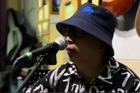 何时曾看见，这世界为了我们改变…… #凡人歌唱出了人间沧桑 #吉他谱视频封面
