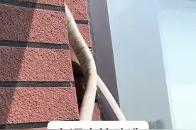 空调滴水，影响楼下邻居，来看这次改造#美的服务空调旺季 #空调维修 #空调外机滴水