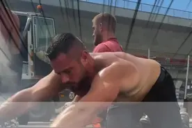 一个老外近乎自残的行为，被国内某些公知贴上了工匠精神的标签， 这到底是可笑还是可悲？？#沥青铺路 #德国工匠精神 #劳动保护 #职业危害