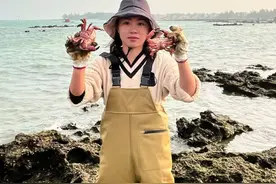 #赶海 天气回暖螃蟹都扎堆跑出洞来阳光浴，一个接着一个抓的太得劲了#户外赶海抓海鲜 #2025新农人计划视频封面
