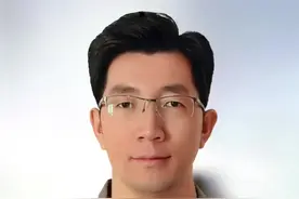 #热点新闻事件 云南昭通有果农用苹果拦路逼停司机，疑似强买强卖，官方回应：情况属实，传唤涉事果农！#云南昭通 #社会百态 #果农视频封面