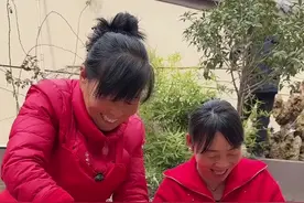 葱油锅盔 陕西乡党都爱吃的锅盔，加上葱油的香味，外酥里嫩，简言太香了。#锅盔这样做才好吃 #锅盔美食做法