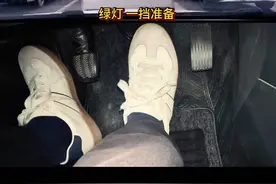 手动挡上路实操 @DOU+小助手 #内容启发搜索 #陈师傅教车 #手动挡 #驾驶技巧 #每天一个用车知识视频封面