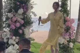 金莎真的是行走的CD，现场非常普通的音响之下，唱得超级好听。作为婚礼的惊喜嘉宾为好朋友送上歌声祝福，真的太美妙了#金莎 #主持人 #婚礼主持人 #三亚婚礼主持人张超 #三亚婚礼主持人视频封面