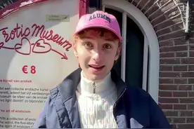 荷兰的红灯区，我去觉得很害怕……问了我家人，他们觉得是非常愚蠢的事情……我也不理解为什么政府把这个合法化……#阿姆斯特丹 #荷兰 #海外生活 #带你看世界 #合法