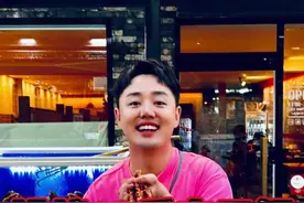 接受粉丝挑战！今天来尝一下10斤的帝王蟹！#我要上热门 #帝王蟹 #海鲜美食 #美食创作人计划视频封面