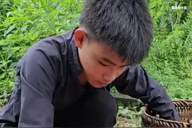 男孩自己卖水果，只要可以赚钱慢慢就会适应 #抖音电脑版 #农村生活视频封面