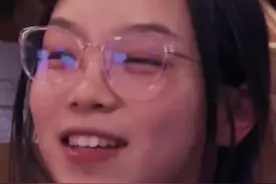 山东某中学校，女生模仿邓紫棋唱歌走红，网友惊叹：这是吃了几个邓紫棋啊？#神级翻唱 #音乐分享 #校园好声音 #多远都要在一起 #邓紫棋视频封面