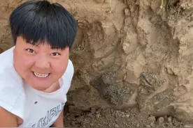 今天的风额外的大，扬起来的沙子直往我眼里戳～