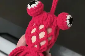 小鱼鸡蛋兜钩织教程，有姐妹说她们那里有一种风俗到端午节给孩子兜鸡蛋，今天分享一款又简单又好看的兜兜#手工 #教程 #零基础学钩针 #做手工我是认真的#内容启发搜索视频封面