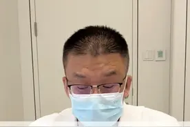 左耳有积液，右耳鼓膜穿孔，听不清别人说什么 #鼓膜穿孔 #耳鸣 #中耳炎 #化脓性中耳炎 #耳聋视频封面