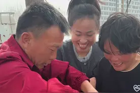 今天儿媳妇给公公婆婆发“工资”，3000块不算多，但也是小辈一点心意，你们从来都拿我当闺女一样看待，作为儿媳妇也得拿公婆当爸妈孝顺，都是先有好婆婆才有好儿媳嘛#记录真实生活 #我的乡村生活 #农村生活视频封面