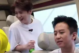 超哥在《五哈》回忆起baby睁眼睡觉的趣事angelababy #邓超 #鹿晗 #跑男早期无敌 #angelababy #综艺