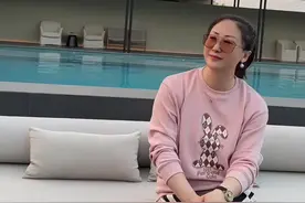 希望2025年每个人的身边都不缺帅哥，美女。 @王麟《伤不起》《QQ爱》原唱 #青春老男孩 #伤不起视频封面
