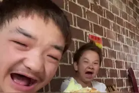 我们每个月都会吃汉堡， 好吃的嘞～视频封面