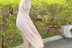 九岁时因为意外失去双臂，她自强不息用自己的亲身经历告诉我们什么叫做坚强……#励志女孩杨佩 #生活不会辜负每一个努力的人#优秀主播视频封面