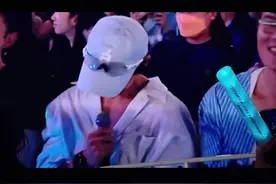 #张杰北京鸟巢站 #张杰1982列车 #张杰 0713最爱的两个男人，果然杰哥会惩罚每一位不能全勤的人#张杰魏晨