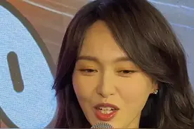 高清镜头下，40岁#唐嫣 依然宛若少女，笑容依旧清纯甜美，这样的优质偶像有谁能不爱呢？#娱乐圈 #你笑起来好美
