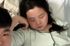 你只需要落魄一次，身边的人和鬼都会现身，做人不需要有太多的朋友，有时候朋友，他也会干和敌人一样的事情，你喂狗三日，它会记住你三年，你善待他人三年，有可能他三天就把你忘记了，某些时候某些人，真的不如狗忠诚，不要掏心掏肺的去对待每一个人，因为有些人真的不值得，而有些事情会让你看清一个人，也总有一些话语，会让你看透一颗心，别太高估自己在别人心目中的位置，你在他人心里，也许什么都不是！#记录真实生活 #农村日常 #早日康复 #平平淡淡小日子 @是小谢吖（A1强哥） @天门强妈母子的小店