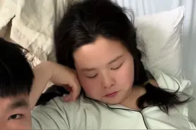 你只需要落魄一次，身边的人和鬼都会现身，做人不需要有太多的朋友，有时候朋友，他也会干和敌人一样的事情，你喂狗三日，它会记住你三年，你善待他人三年，有可能他三天就把你忘记了，某些时候某些人，真的不如狗忠诚，不要掏心掏肺的去对待每一个人，因为有些人真的不值得，而有些事情会让你看清一个人，也总有一些话语，会让你看透一颗心，别太高估自己在别人心目中的位置，你在他人心里，也许什么都不是！#记录真实生活 #农村日常 #早日康复 #平平淡淡小日子 @是小谢吖（A1强哥） @天门强妈母子的小店