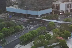 深圳在建的小米国际总部，位于深圳湾人才公园附近，在寸土寸金的深圳只建了13层楼！#小米总部 #雷军 #地标建筑 #发现中国之旅 #内容启发搜索