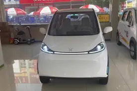 金彭星耀四门四轮电动汽车，车身小巧，配有倒车影像视频封面