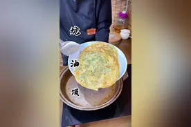 小时候的最爱炕油馍 这个真是小时候的味道呀#地方特色美食 #抖音美食创作者 #烙饼 #葱花饼 #炕油馍