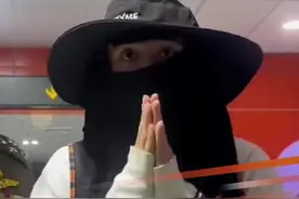 据马来西亚媒体报道，泰国警方成功捣毁了涉嫌绑架演员王星（星星）的“阿波罗辉煌”公司，其幕后老板，外号“金老虎”、人称“玉总”的广东籍嫌疑人已被抓获。据了解，该公司是当地园区最大的劳务中介。#星星 #王星 #泰国 #绑架 @抖音短视频 @DOU+小助手视频封面