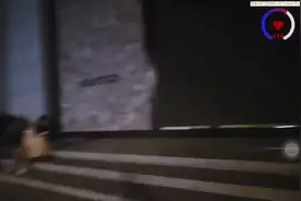 上海，一名摩洛哥男子和女子街边亲热，被来自印度网红直播记录下视频封面