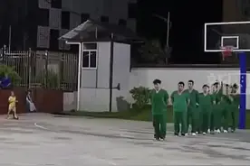 医学生模仿病态步伐😂果然最后一位不会让人失望😂#医学生 #搞笑视频封面