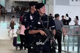 Madam在众多阿sir中显得格外的夺目 #香港警察 #香港 #你好香港视频封面
